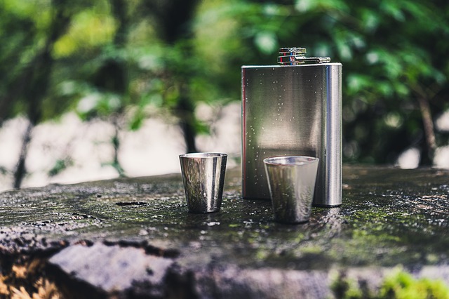 Hip Flask : A Perfect Option To Choose for Gifting